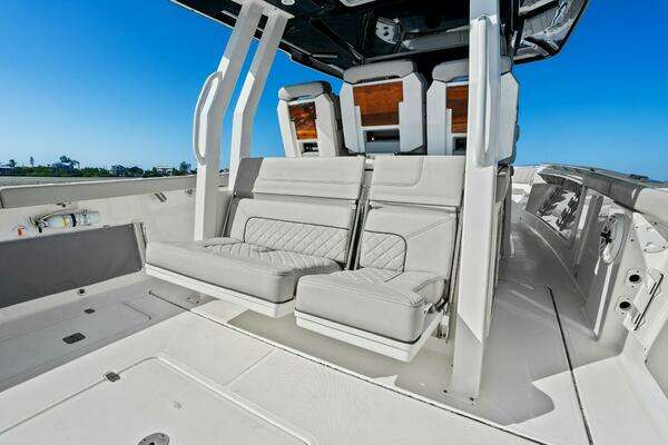 Pursuit S 358 Yacht For Sale