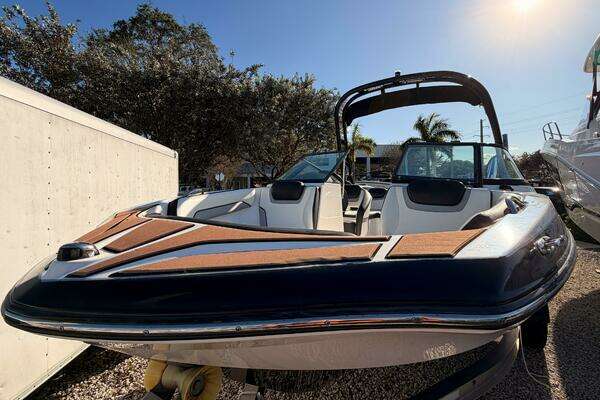 Photo of the 2017 Yamaha Boats AR195