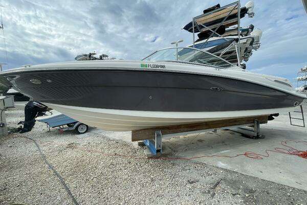 Photo of the 2008 Sea Ray 270 SLX
