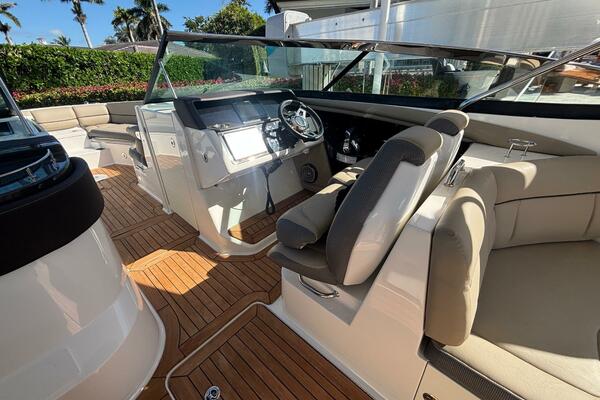 35ft Sea Ray Yacht For Sale