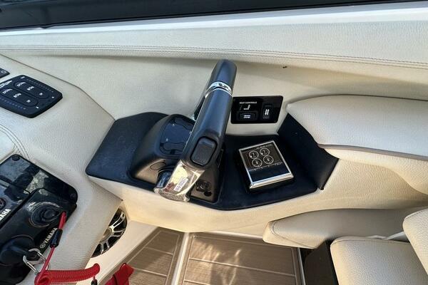 29ft Regal Yacht For Sale