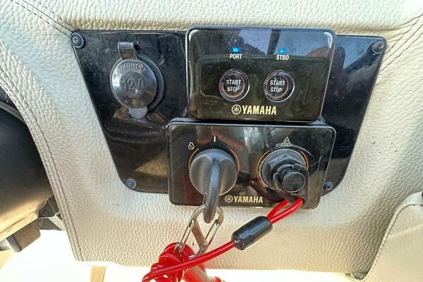 29ft Regal Yacht For Sale