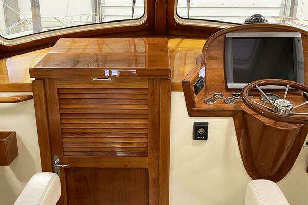 Hinckley Picnic 36 EP Yacht For Sale