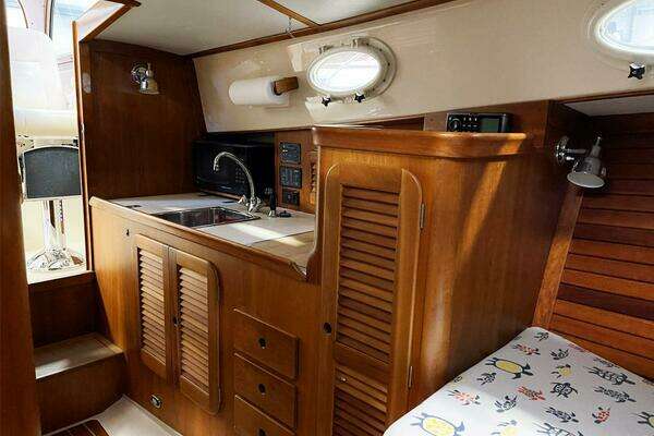 Hinckley Picnic 36 EP Yacht For Sale