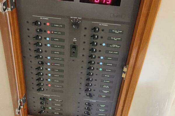 Hinckley Picnic 36 EP Yacht For Sale