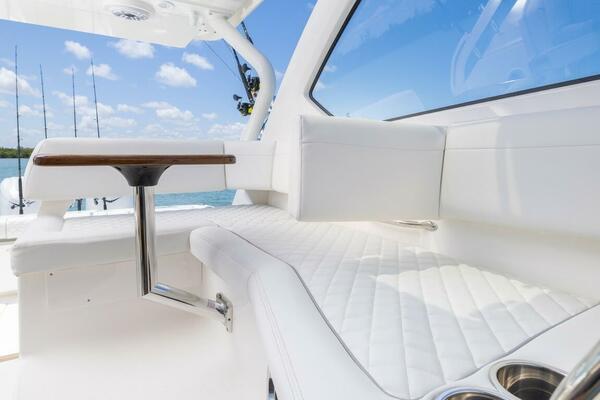 32ft Pursuit Yacht For Sale