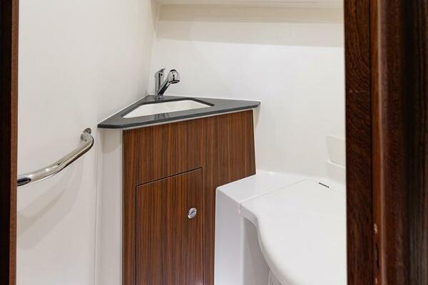 32ft Pursuit Yacht For Sale