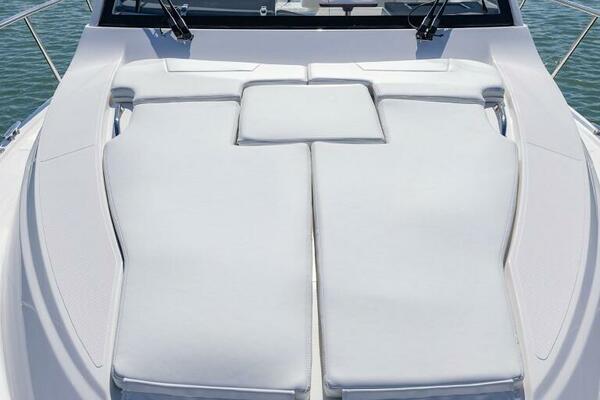 32ft Pursuit Yacht For Sale