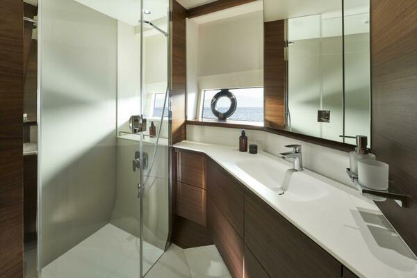 2026 Princess F65 - Forward Cabin Bathroom