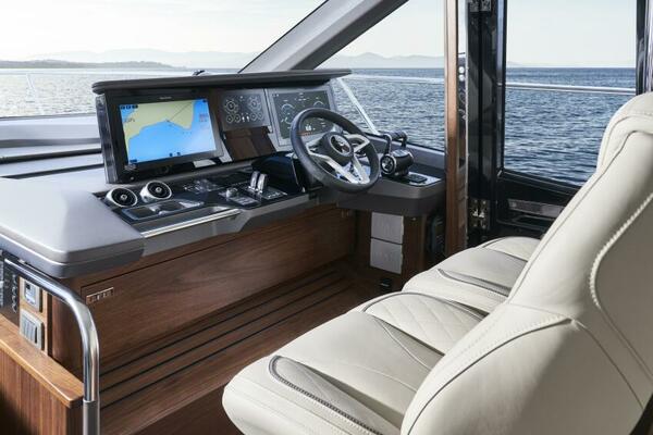 2026 Princess F65 -Helm