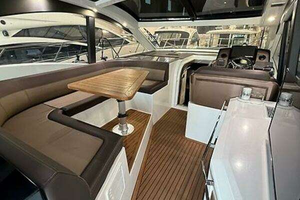Galeon 485 HTS Yacht For Sale
