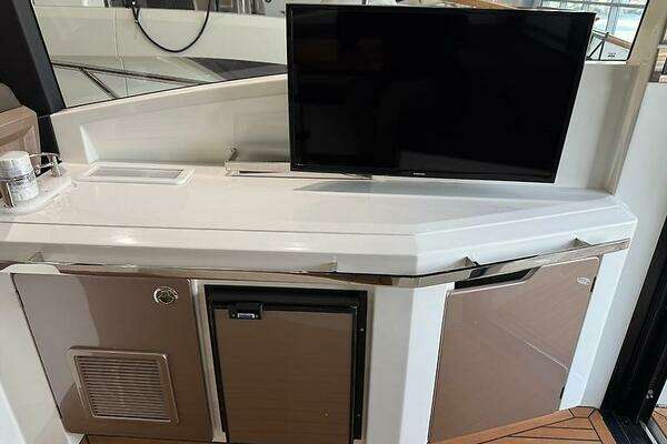 Galeon 485 HTS Yacht For Sale