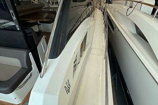 Galeon 485 HTS Yacht For Sale