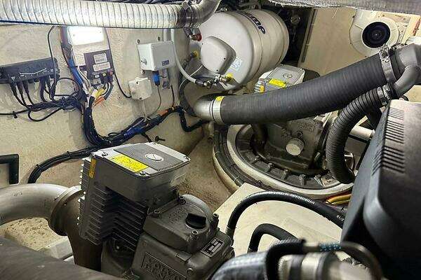 Galeon 485 HTS Yacht For Sale