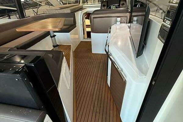 Galeon 485 HTS Yacht For Sale