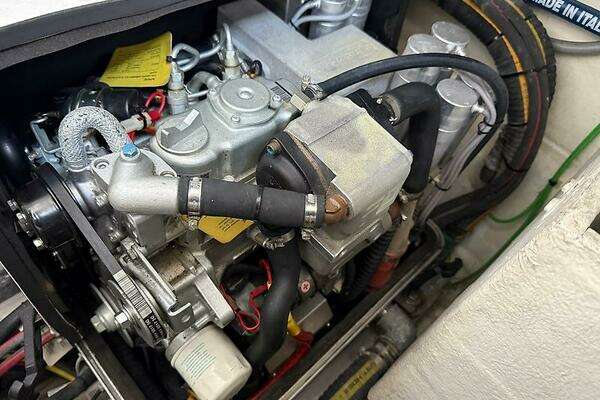 Galeon 485 HTS Yacht For Sale