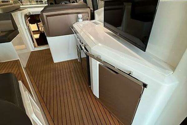 Galeon 485 HTS Yacht For Sale