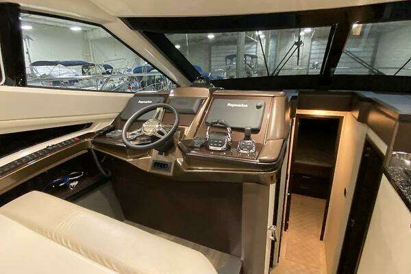 Marquis 500 Sport Bridge Yacht For Sale