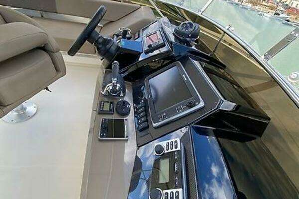 Marquis 500 Sport Bridge Yacht For Sale