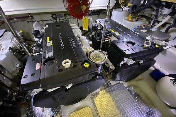 Marquis 500 Sport Bridge Yacht For Sale