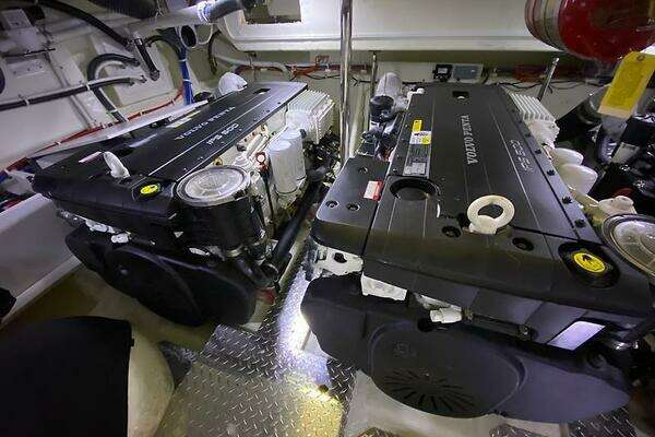 Marquis 500 Sport Bridge Yacht For Sale