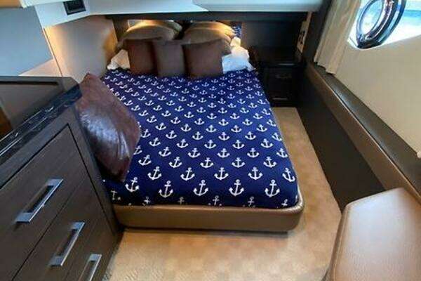 Marquis 500 Sport Bridge Yacht For Sale