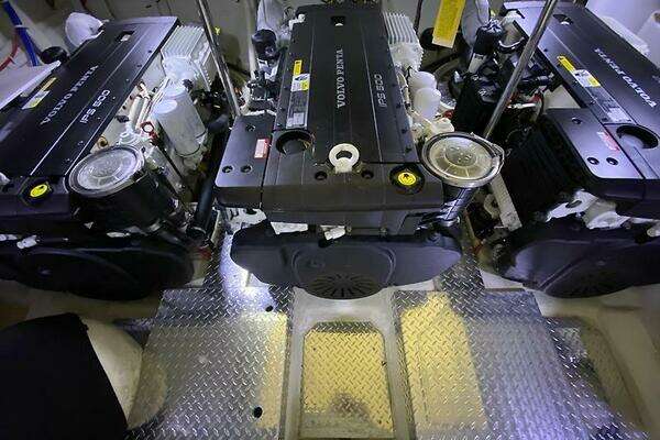 Marquis 500 Sport Bridge Yacht For Sale