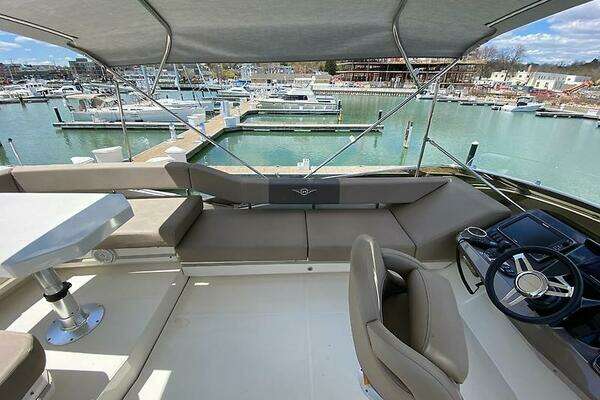Marquis 500 Sport Bridge Yacht For Sale