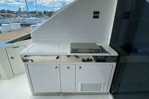 Marquis 500 Sport Bridge Yacht For Sale