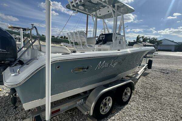 Photo of the 2021 Sea Hunt Ultra 219