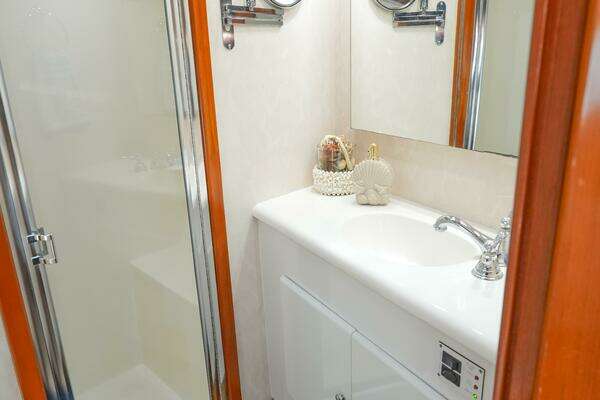 Post Convertable Yacht For Sale