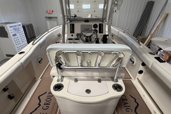 Photo of the 2015 Robalo R222 Center Console