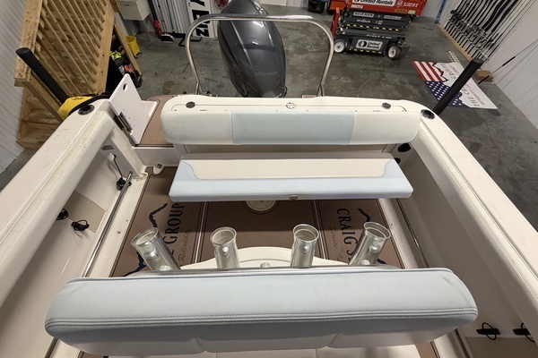 Photo of the 2015 Robalo R222 Center Console