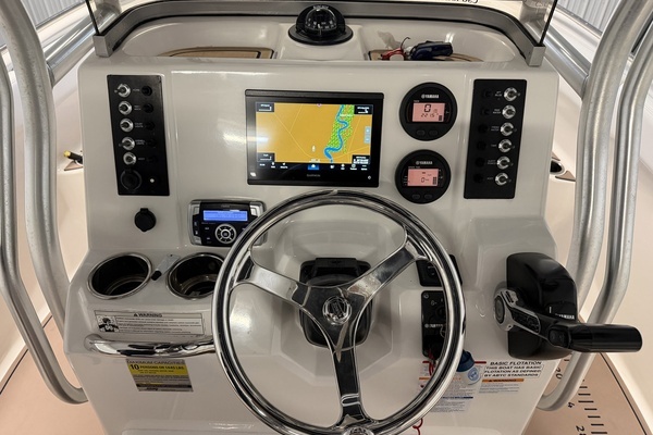 Photo of the 2015 Robalo R222 Center Console