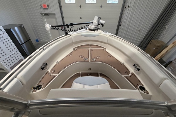 Photo of the 2015 Robalo R222 Center Console