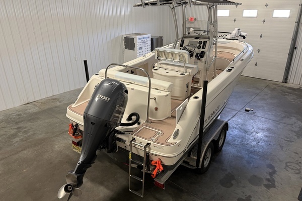 Photo of the 2015 Robalo R222 Center Console