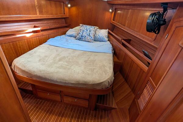 UBIQUITOUS 46ft Outbound Yacht For Sale