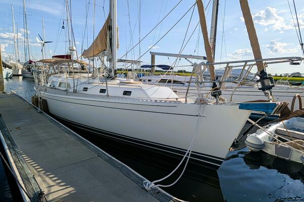 UBIQUITOUS 46ft Outbound Yacht For Sale