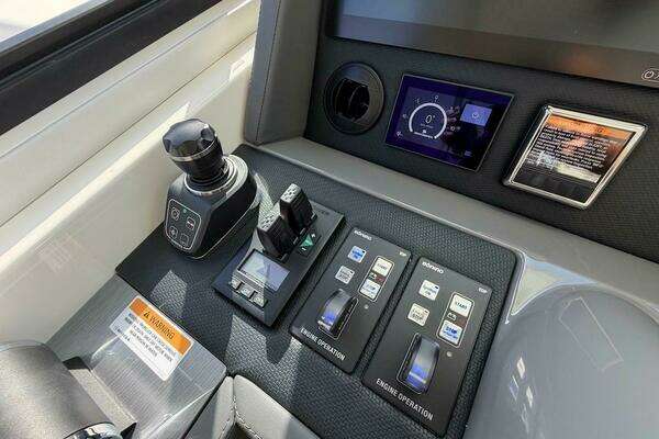 Riviera 50 Sports Motor Yacht Yacht For Sale