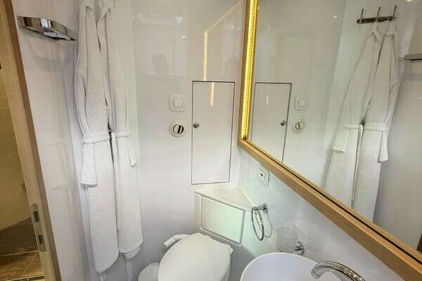 Aquila 54 Yacht For Sale