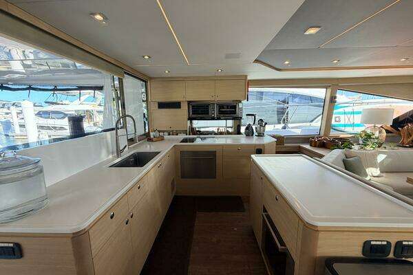 Aquila 54 Yacht For Sale