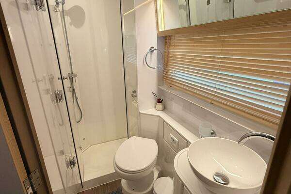 Aquila 54 Yacht For Sale