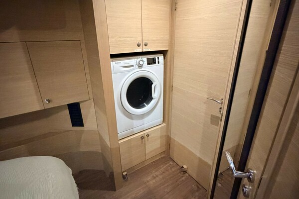 54ft Aquila Yacht For Sale