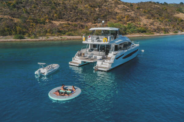 Aquila 54 Yacht For Sale