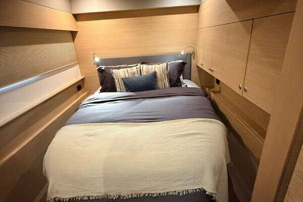 Aquila 54 Yacht For Sale