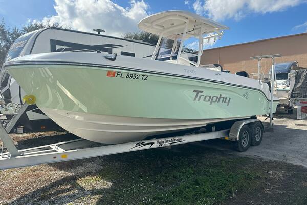 24ft Bayliner Yacht For Sale