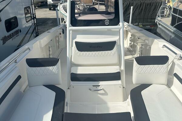 24ft Bayliner Yacht For Sale