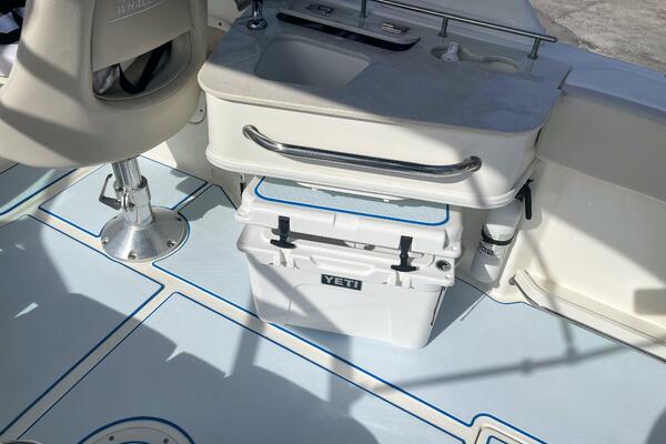 23ft Boston Whaler Yacht For Sale