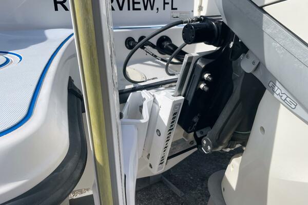 23ft Boston Whaler Yacht For Sale