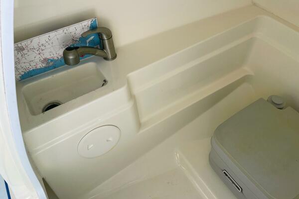 23ft Boston Whaler Yacht For Sale